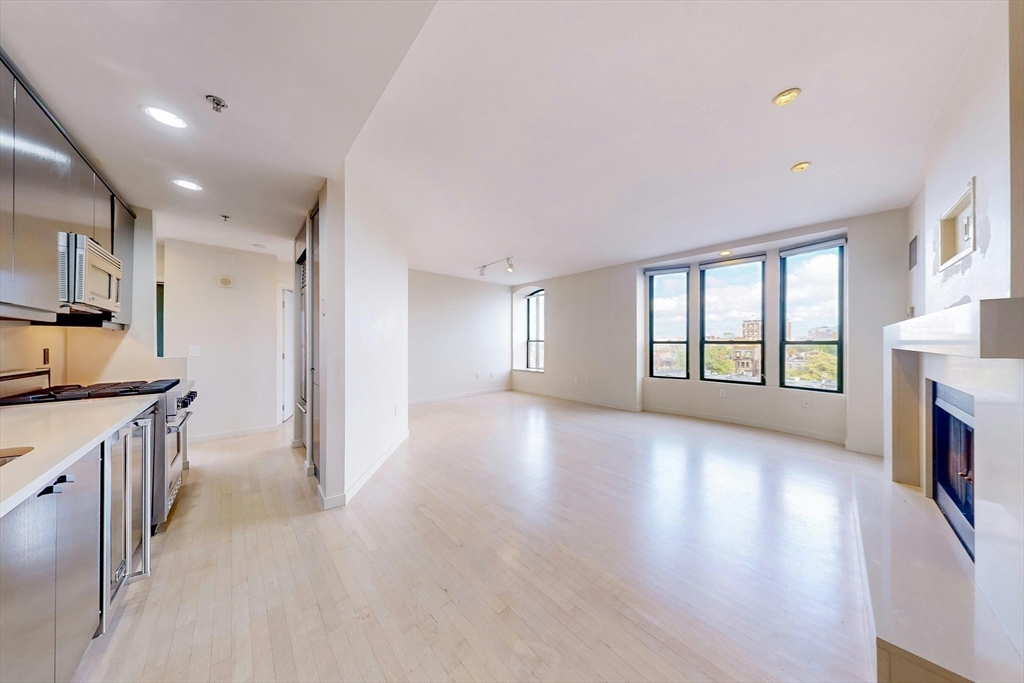 755 Boylston Street, Boston, Massachusetts, 2 Bedrooms Bedrooms, 4 Rooms Rooms,2 BathroomsBathrooms,Residential Lease,For Rent,Boylston Street,73416250