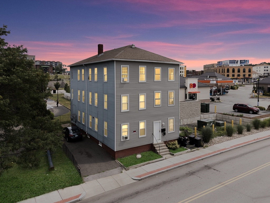 10 Lamartine St, Worcester, Massachusetts, 9 Bedrooms Bedrooms, 15 Rooms Rooms,3 BathroomsBathrooms,Residential Income,For Sale,Lamartine St,73410664