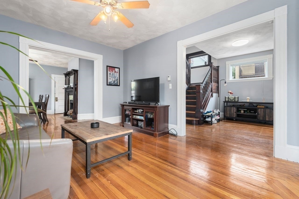 7 Howe St, Boston, Massachusetts, 5 Bedrooms Bedrooms, 8 Rooms Rooms,2.5 BathroomsBathrooms,Residential Lease,For Rent,Howe St,73379621