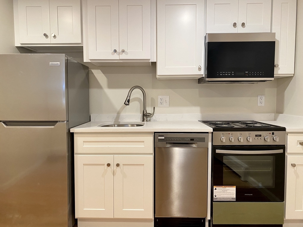 54 Irving St, Boston, Massachusetts, 1 Bedroom Bedrooms, 3 Rooms Rooms,1 BathroomBathrooms,Residential Lease,For Rent,Irving St,73396852