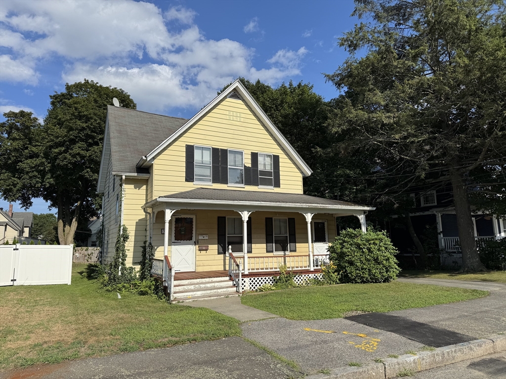35 Agate Ave, Worcester, Massachusetts, 4 Bedrooms Bedrooms, 9 Rooms Rooms,2 BathroomsBathrooms,Residential Income,For Sale,Agate Ave,73414065