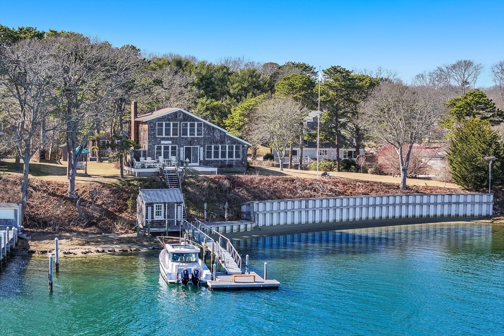 124 Ferry Road, Falmouth, Massachusetts, 4 Bedrooms Bedrooms, 7 Rooms Rooms,3 BathroomsBathrooms,Residential,For Sale,Ferry Road,73346401