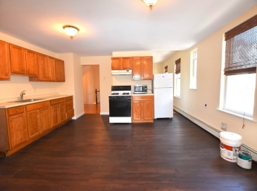 375 Salem St, Malden, Massachusetts, 3 Bedrooms Bedrooms, 6 Rooms Rooms,1 BathroomBathrooms,Residential Lease,For Rent,Salem St,73418501