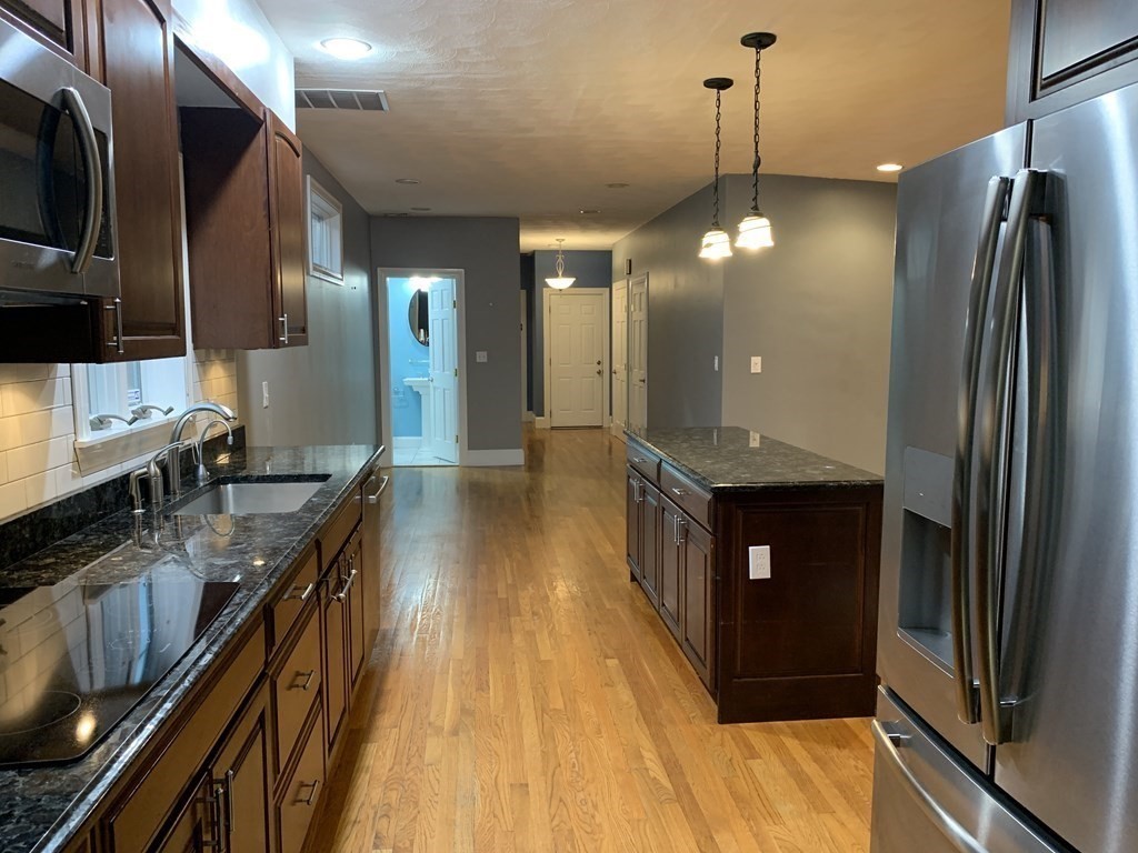 34 Spring St, Somerville, Massachusetts, 3 Bedrooms Bedrooms, 6 Rooms Rooms,2 BathroomsBathrooms,Residential Lease,For Rent,Spring St,73359664