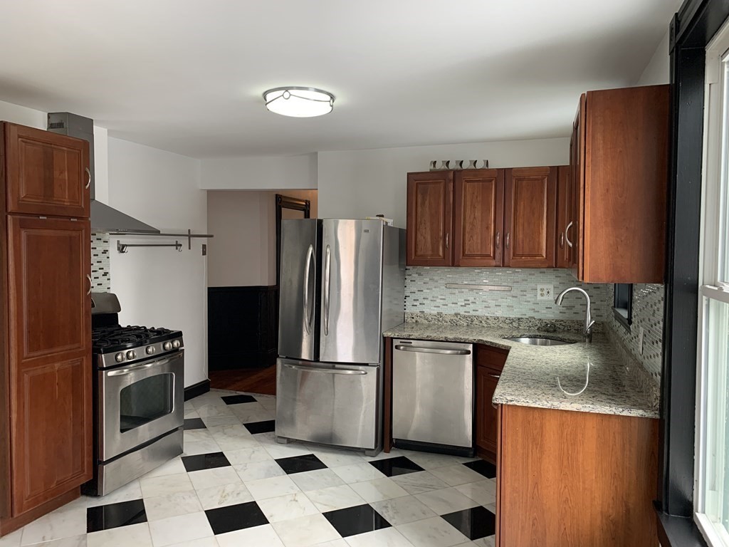 3-5 Mills, Boston, Massachusetts, 3 Bedrooms Bedrooms, 6 Rooms Rooms,1 BathroomBathrooms,Residential Lease,For Rent,Mills,73382387
