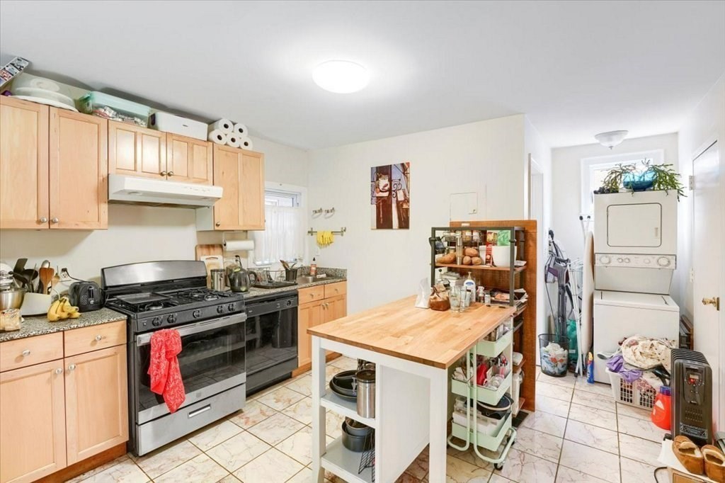 289 Elm St, Cambridge, Massachusetts, 2 Bedrooms Bedrooms, 4 Rooms Rooms,1 BathroomBathrooms,Residential Lease,For Rent,Elm St,73383744