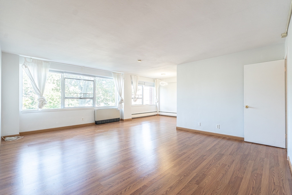 10 Hammond Pkwy, Newton, Massachusetts, 2 Bedrooms Bedrooms, 4 Rooms Rooms,2 BathroomsBathrooms,Residential Lease,For Rent,Hammond Pkwy,73404831