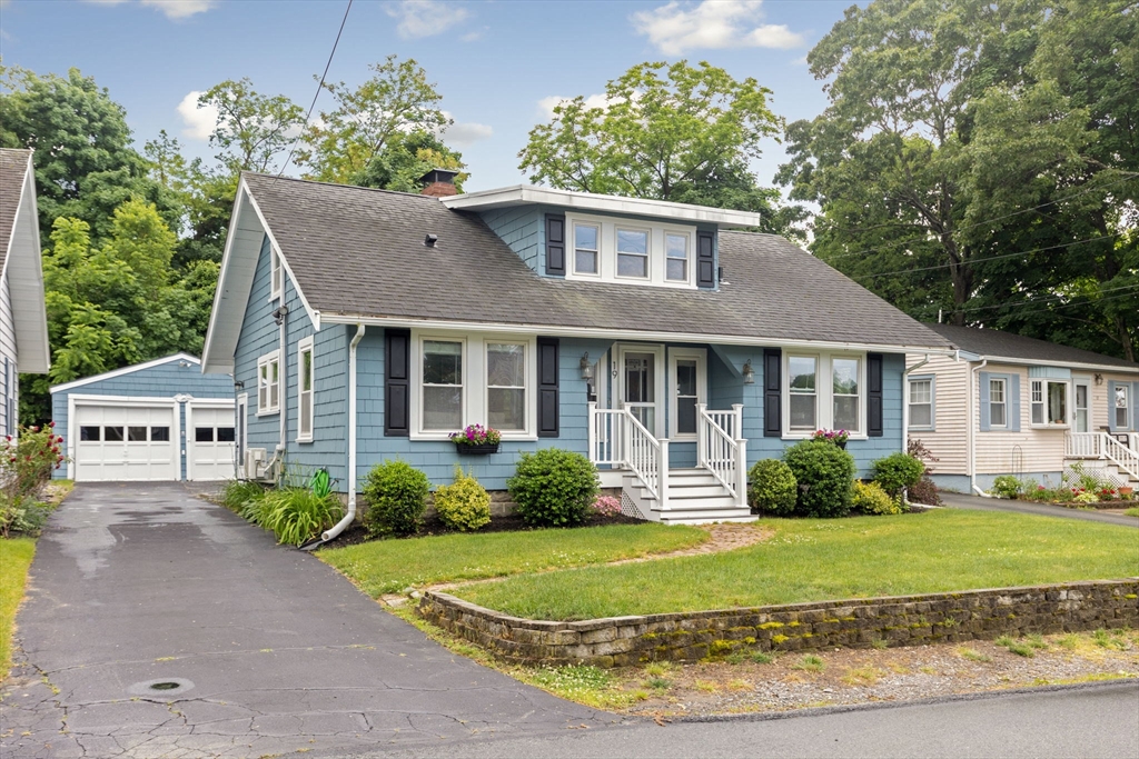 19 Lake Shore Dr., Weymouth, Massachusetts, 3 Bedrooms Bedrooms, 6 Rooms Rooms,2 BathroomsBathrooms,Residential Lease,For Rent,Lake Shore Dr.,73411190