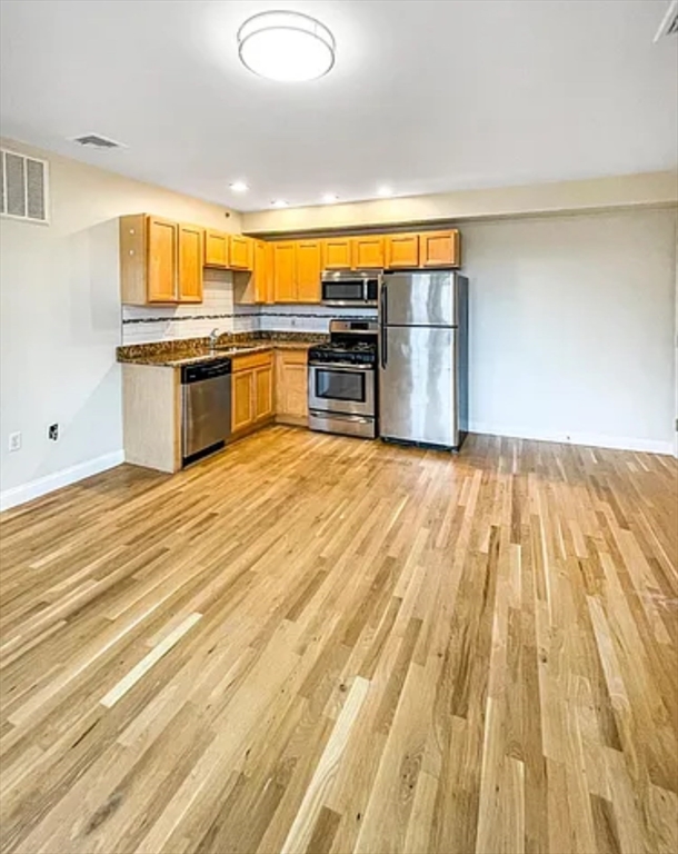 393 W Broadway, Boston, Massachusetts, 1 Bedroom Bedrooms, 2 Rooms Rooms,1 BathroomBathrooms,Residential Lease,For Rent,W Broadway,73420802