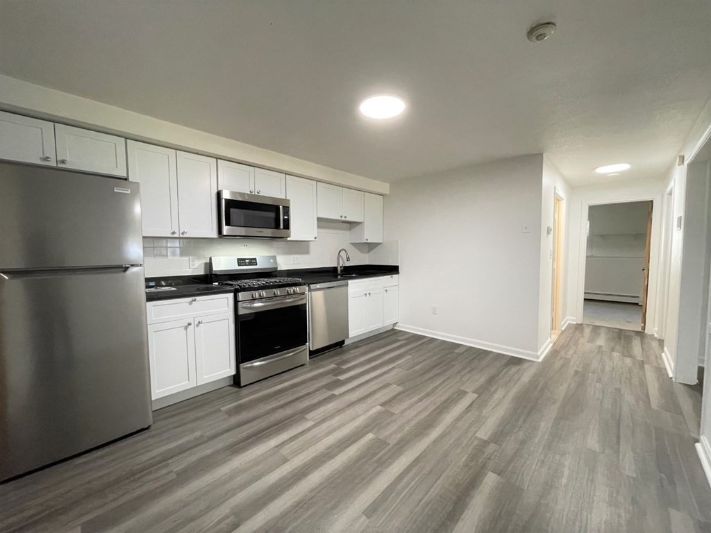 803 Haverhill Street, Rowley, Massachusetts, 2 Bedrooms Bedrooms, 4 Rooms Rooms,1 BathroomBathrooms,Residential Lease,For Rent,Haverhill Street,73398199