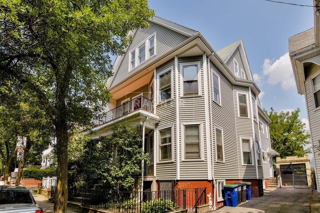 123 Walnut St, Somerville, Massachusetts, 2 Bedrooms Bedrooms, 6 Rooms Rooms,1 BathroomBathrooms,Residential Lease,For Rent,Walnut St,73418517