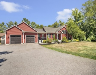 135 County St, Lakeville, Massachusetts, 4 Bedrooms Bedrooms, 9 Rooms Rooms,3 BathroomsBathrooms,Residential,For Sale,County St,73416299