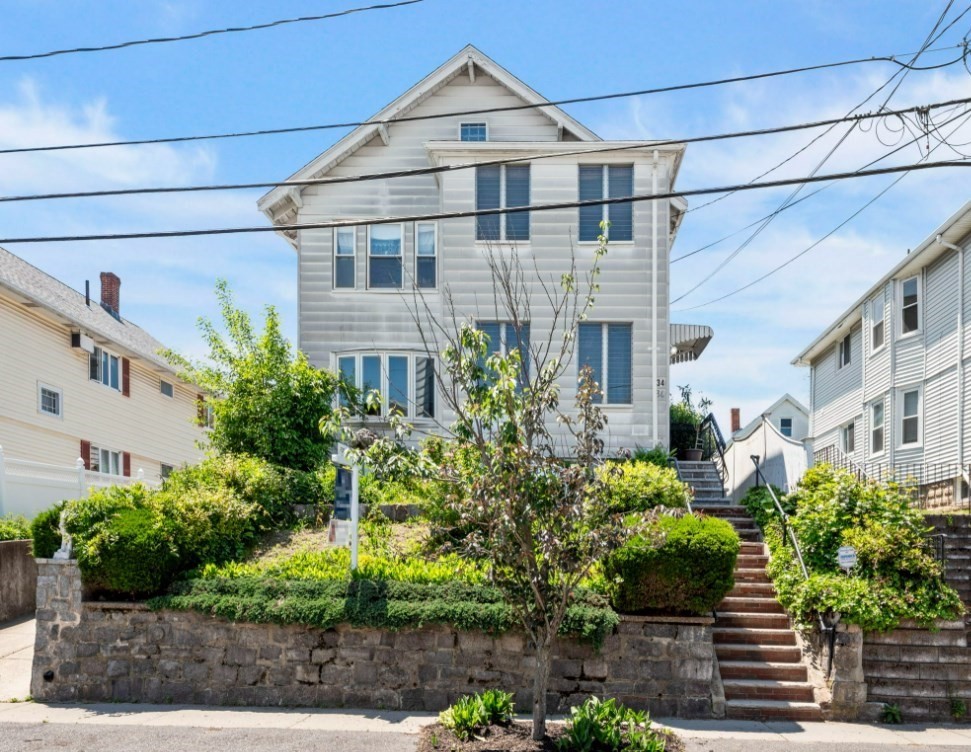 34-36 Keenan, Watertown, Massachusetts, 2 Bedrooms Bedrooms, 5 Rooms Rooms,1 BathroomBathrooms,Residential Lease,For Rent,Keenan,73402952