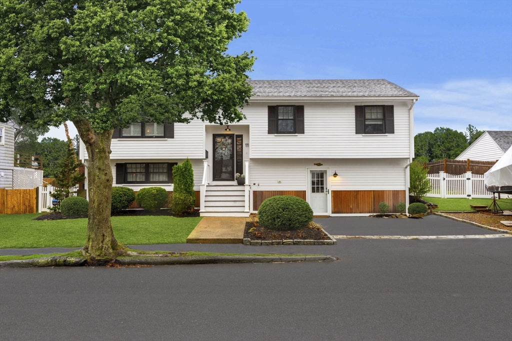 11 Taft St., Marblehead, Massachusetts, 4 Bedrooms Bedrooms, 7 Rooms Rooms,3 BathroomsBathrooms,Residential Lease,For Rent,Taft St.,73361416