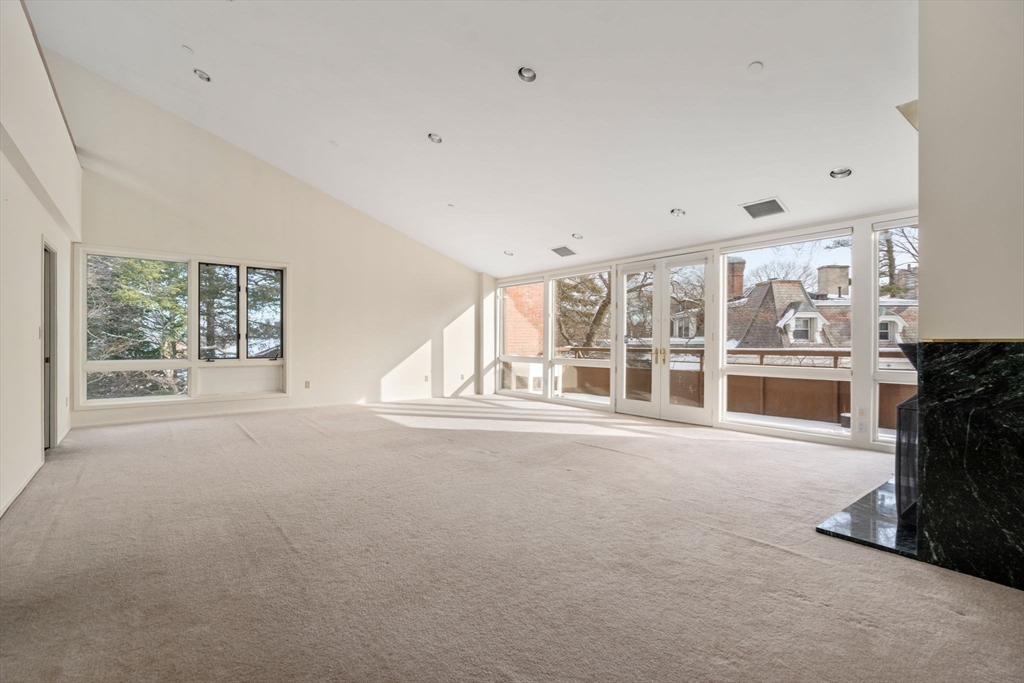 241 Perkins St, Boston, Massachusetts, 2 Bedrooms Bedrooms, 6 Rooms Rooms,3 BathroomsBathrooms,Residential,For Sale,Perkins St,73335019