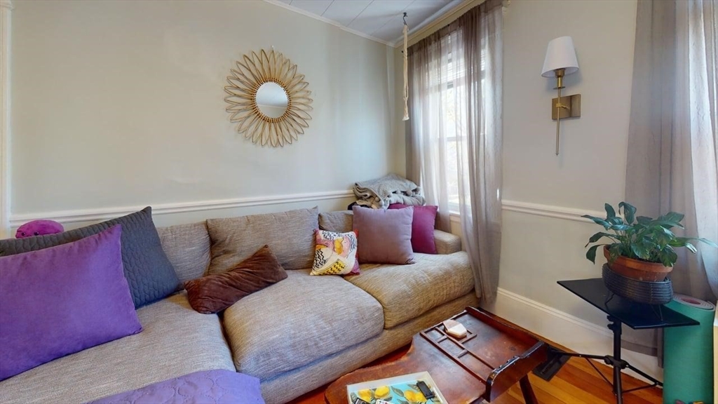 29 Lowell Street, Somerville, Massachusetts, 4 Bedrooms Bedrooms, 8 Rooms Rooms,2 BathroomsBathrooms,Residential Income,For Sale,Lowell Street,73371581