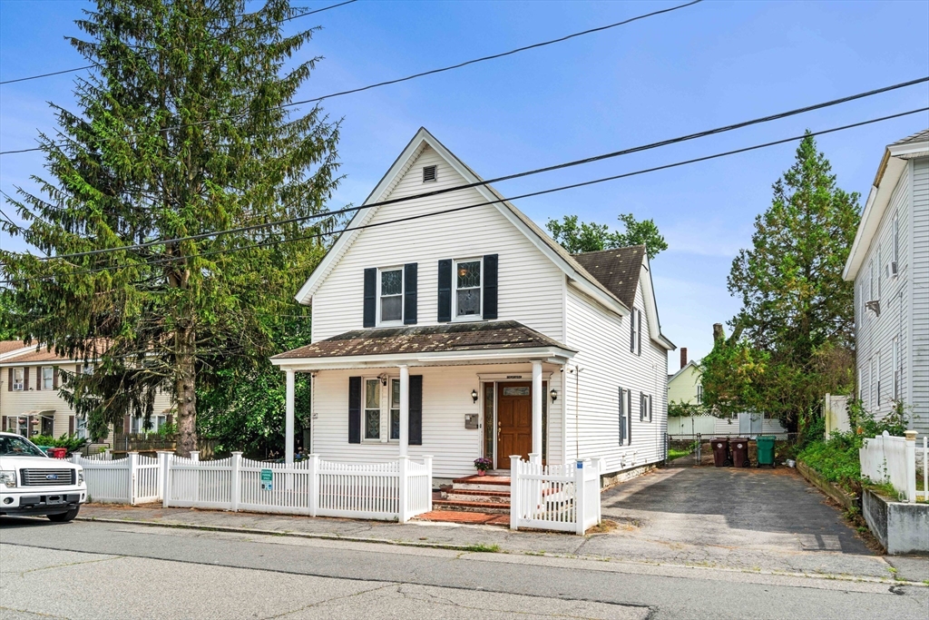 17 Sutherland, Lowell, Massachusetts, 4 Bedrooms Bedrooms, 10 Rooms Rooms,2 BathroomsBathrooms,Residential Income,For Sale,Sutherland,73408214