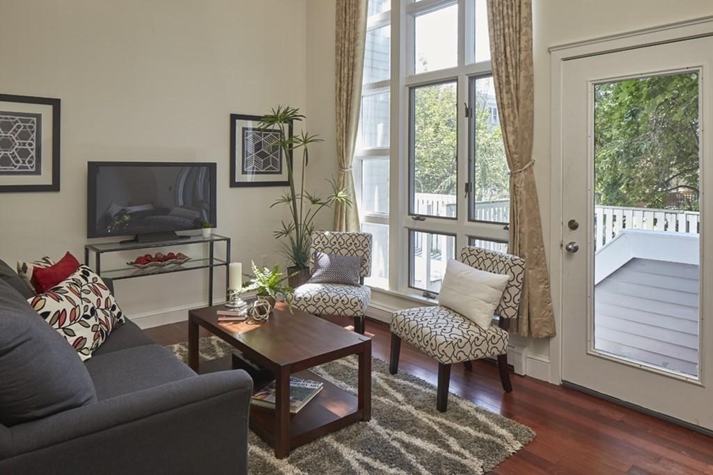 4 Fort Washington Place, Cambridge, Massachusetts, 2 Bedrooms Bedrooms, 5 Rooms Rooms,1.5 BathroomsBathrooms,Residential Lease,For Rent,Fort Washington Place,73410031