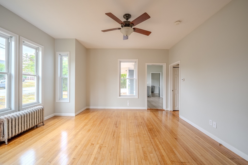 117 Stevens Street, Lowell, Massachusetts, 3 Bedrooms Bedrooms, 6 Rooms Rooms,1 BathroomBathrooms,Residential Lease,For Rent,Stevens Street,73427163