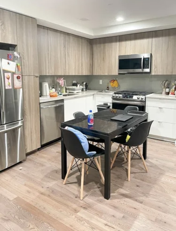 141 Hyde Park Ave, Boston, Massachusetts, 2 Bedrooms Bedrooms, 4 Rooms Rooms,1 BathroomBathrooms,Residential Lease,For Rent,Hyde Park Ave,73399740