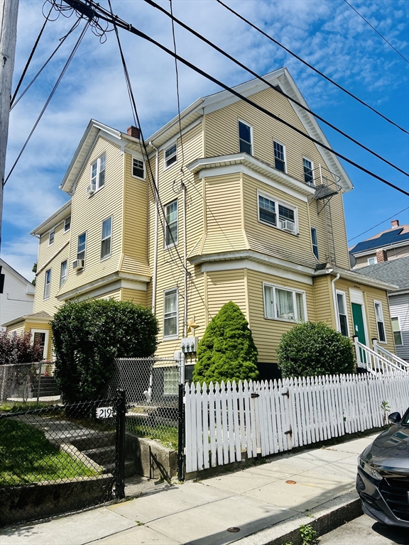 211 Buffinton St, Fall River, Massachusetts, 11 Bedrooms Bedrooms, 19 Rooms Rooms,4 BathroomsBathrooms,Residential Income,For Sale,Buffinton St,73398137