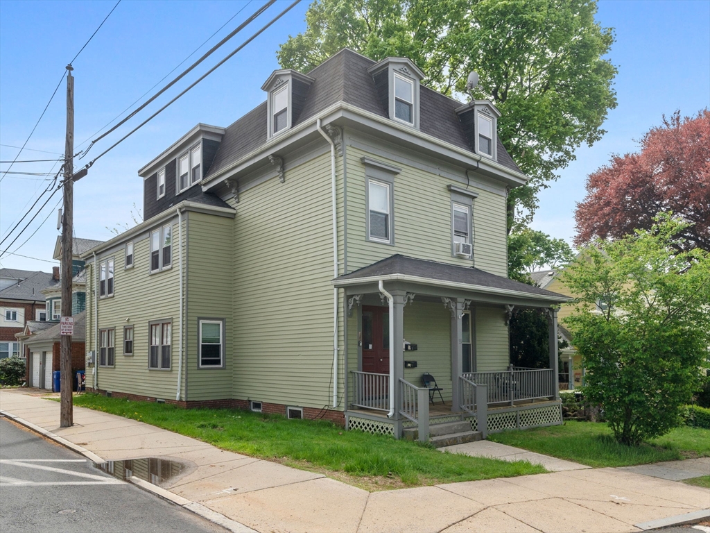 33 Franklin St, Chelsea, Massachusetts, 8 Bedrooms Bedrooms, 13 Rooms Rooms,3 BathroomsBathrooms,Residential Income,For Sale,Franklin St,73364853