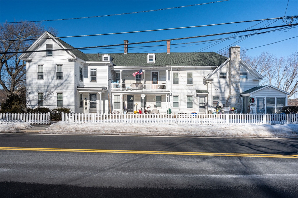37-41 Dunstable Rd, Chelmsford, Massachusetts, 4 Bedrooms Bedrooms, 14 Rooms Rooms,4.5 BathroomsBathrooms,Residential Income,For Sale,Dunstable Rd,73342401