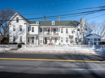 37-41 Dunstable Rd, Chelmsford, Massachusetts, 4 Bedrooms Bedrooms, 14 Rooms Rooms,4.5 BathroomsBathrooms,Residential Income,For Sale,Dunstable Rd,73342401