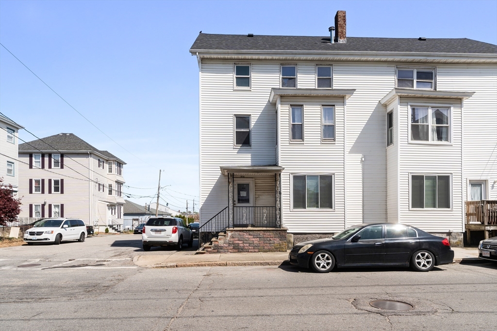 916-922 Rodman St, Fall River, Massachusetts, 9 Bedrooms Bedrooms, 18 Rooms Rooms,3 BathroomsBathrooms,Residential Income,For Sale,Rodman St,73376370