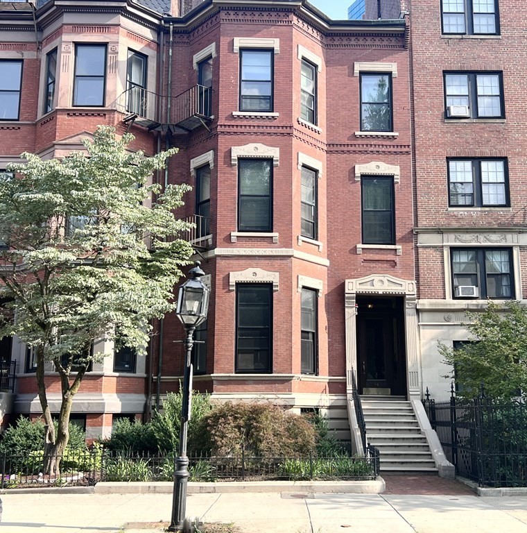 86 Commonwealth Avenue, Boston, Massachusetts, 2 Rooms Rooms,1 BathroomBathrooms,Residential Lease,For Rent,Commonwealth Avenue,73399333