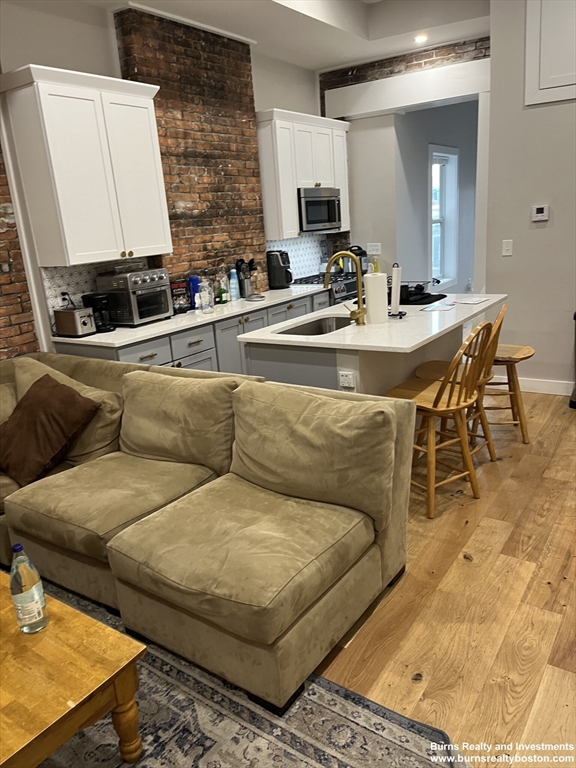 536 E Broadway, Boston, Massachusetts, 4 Bedrooms Bedrooms, 7 Rooms Rooms,1.5 BathroomsBathrooms,Residential Lease,For Rent,E Broadway,73412038