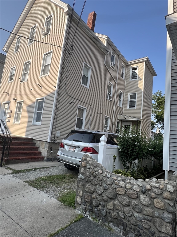 18 Hall St, New Bedford, Massachusetts, 9 Bedrooms Bedrooms, 15 Rooms Rooms,3 BathroomsBathrooms,Residential Income,For Sale,Hall St,73413270