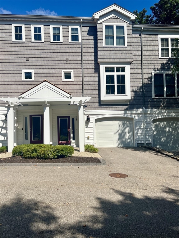 34 Pleasant, Foxboro, Massachusetts, 2 Bedrooms Bedrooms, 7 Rooms Rooms,3 BathroomsBathrooms,Residential Lease,For Rent,Pleasant,73428119