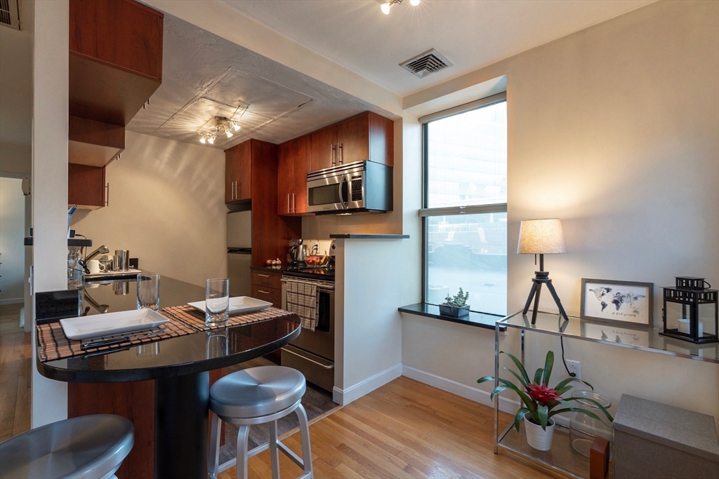 5 Grove Street, Boston, Massachusetts, 1 Bedroom Bedrooms, 3 Rooms Rooms,1 BathroomBathrooms,Residential Lease,For Rent,Grove Street,73402327