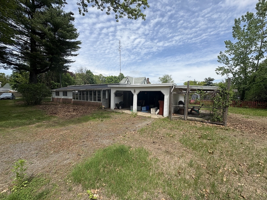 75 Hillside Rd, Montague, Massachusetts, 2 Bedrooms Bedrooms, 4 Rooms Rooms,1 BathroomBathrooms,Residential,For Sale,Hillside Rd,73379458