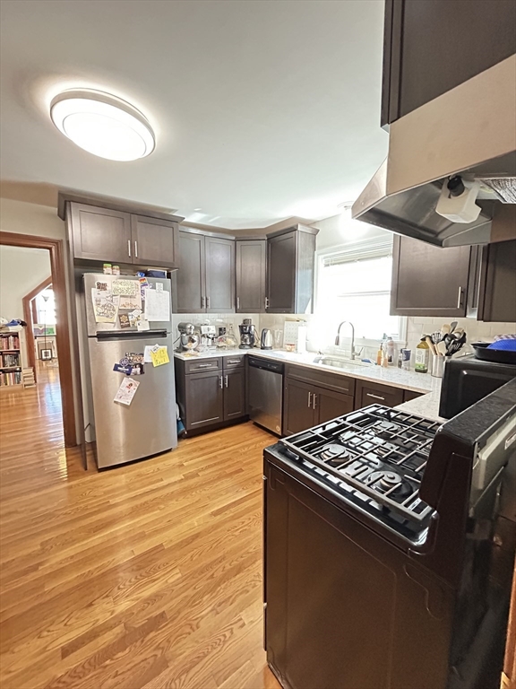 46 Dimmock Street, Quincy, Massachusetts, 2 Bedrooms Bedrooms, 4 Rooms Rooms,1 BathroomBathrooms,Residential Lease,For Rent,Dimmock Street,73399902