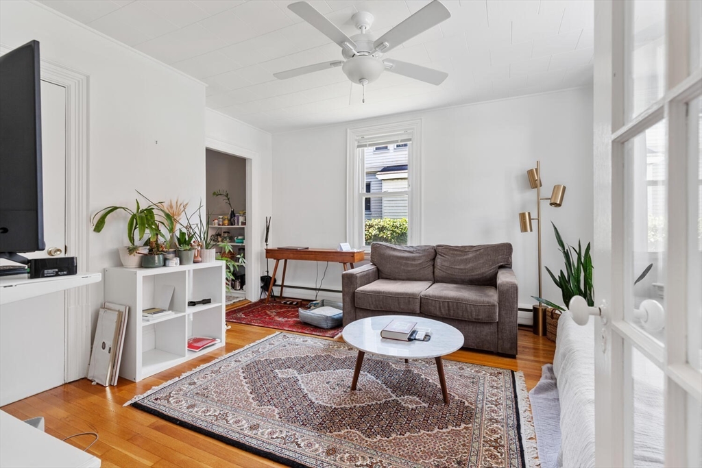 17 Holworthy Pl, Cambridge, Massachusetts, 2 Bedrooms Bedrooms, 6 Rooms Rooms,1.5 BathroomsBathrooms,Residential Lease,For Rent,Holworthy Pl,73412120