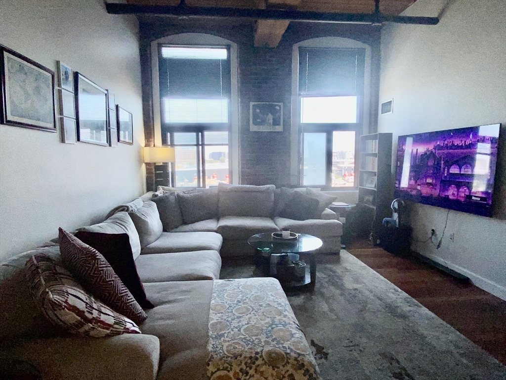 320 West 2nd Street, Boston, Massachusetts, 2 Bedrooms Bedrooms, 4 Rooms Rooms,1 BathroomBathrooms,Residential Lease,For Rent,West 2nd Street,73419400