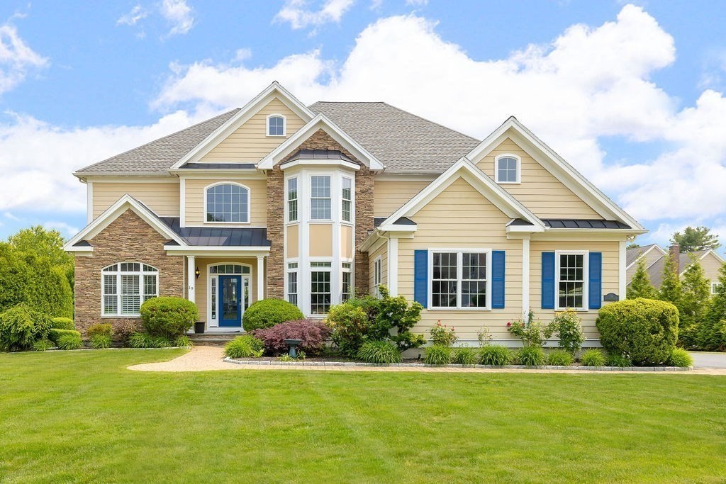 19 Langdon St, Norwood, Massachusetts, 6 Bedrooms Bedrooms, 20 Rooms Rooms,5 BathroomsBathrooms,Residential Lease,For Rent,Langdon St,73388515