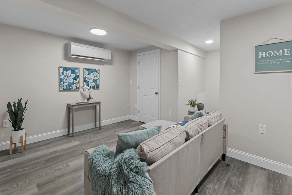 75 County Street, Seekonk, Massachusetts, 1 Bedroom Bedrooms, 3 Rooms Rooms,1 BathroomBathrooms,Residential Lease,For Rent,County Street,73434102