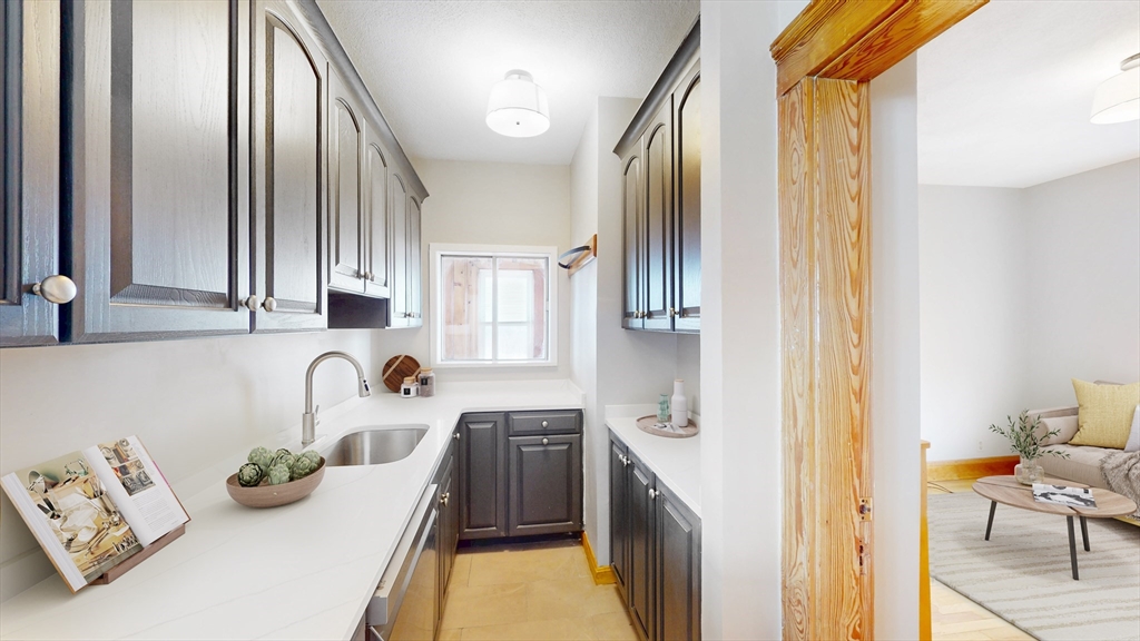 93 Faywood, Boston, Massachusetts, 4 Bedrooms Bedrooms, 6 Rooms Rooms,1 BathroomBathrooms,Residential Lease,For Rent,Faywood,73351347