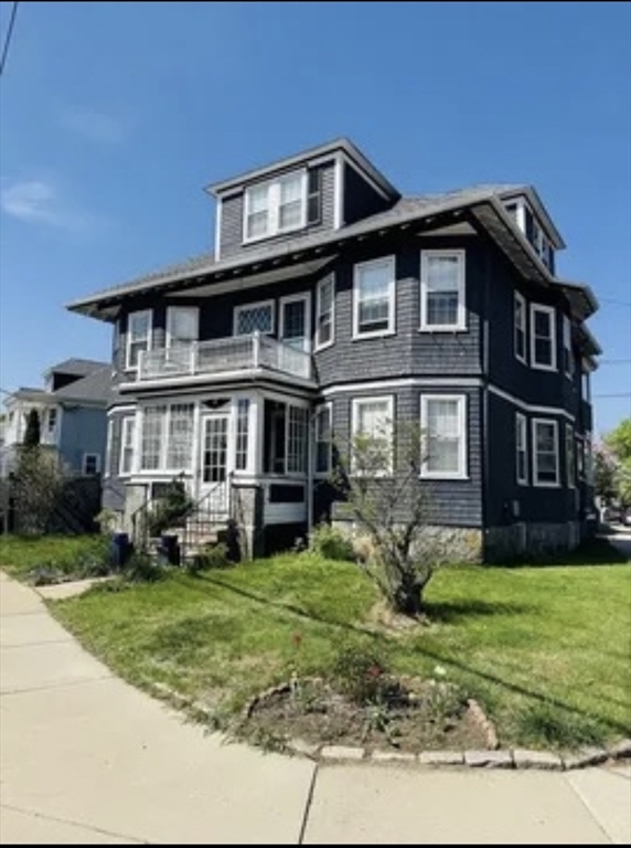 921-923 Adams, Boston, Massachusetts, 3 Bedrooms Bedrooms, 5 Rooms Rooms,1 BathroomBathrooms,Residential Lease,For Rent,Adams,73404220