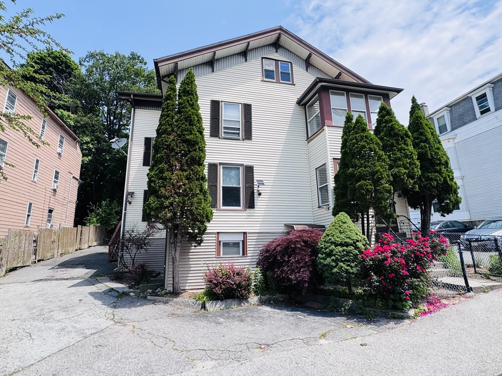 27 Shelby St, Worcester, Massachusetts, 11 Bedrooms Bedrooms, 19 Rooms Rooms,4 BathroomsBathrooms,Residential Income,For Sale,Shelby St,73391157