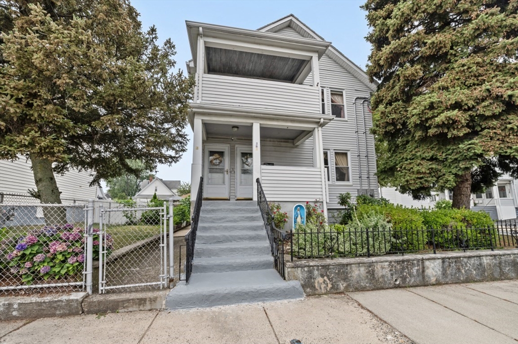 1-3 Andrew St, Malden, Massachusetts, 5 Bedrooms Bedrooms, 12 Rooms Rooms,2 BathroomsBathrooms,Residential Income,For Sale,Andrew St,73415022