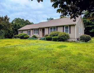 83 Granville Road, Southwick, Massachusetts, 3 Bedrooms Bedrooms, 6 Rooms Rooms,1 BathroomBathrooms,Residential,For Sale,Granville Road,73417080