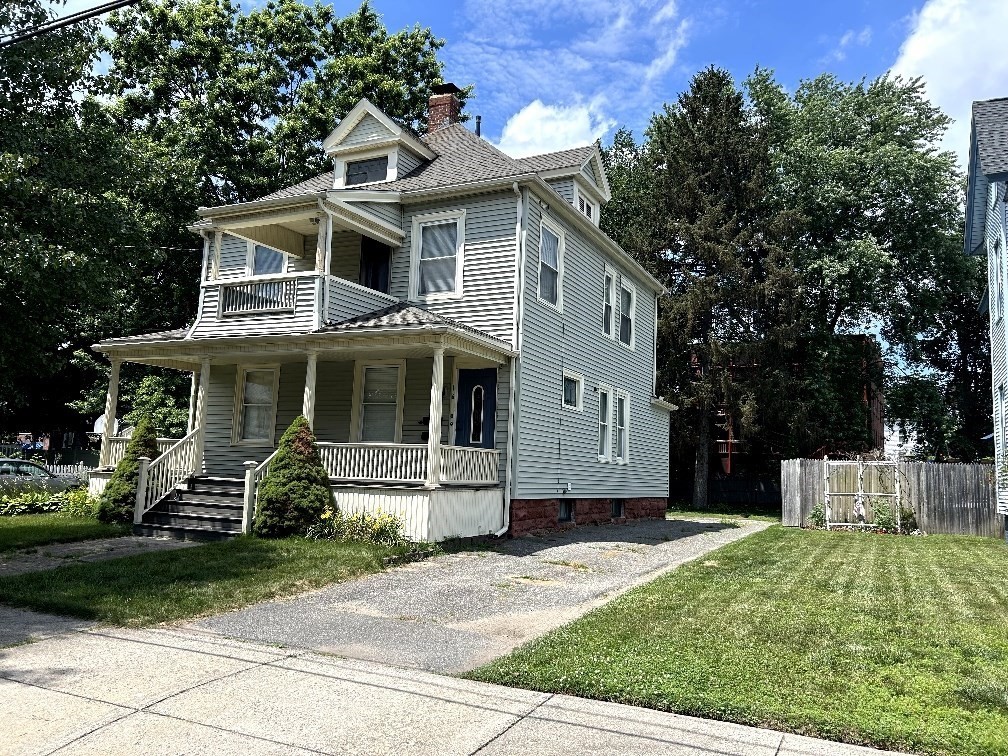 16 Lincoln St, Chicopee, Massachusetts, 3 Bedrooms Bedrooms, 8 Rooms Rooms,2.5 BathroomsBathrooms,Residential Income,For Sale,Lincoln St,73399374