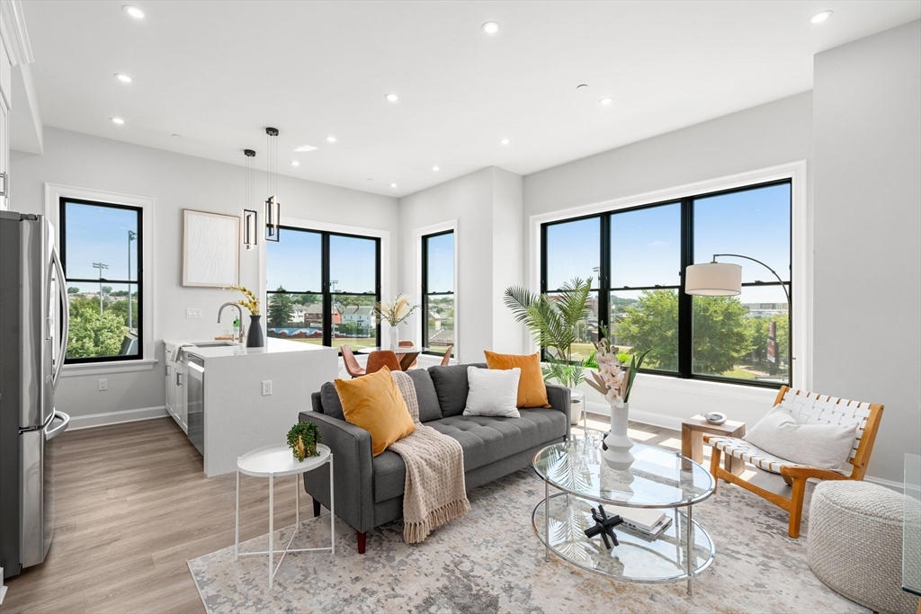 523 2nd St, Everett, Massachusetts, 2 Bedrooms Bedrooms, 4 Rooms Rooms,2 BathroomsBathrooms,Residential,For Sale,2nd St,73361022