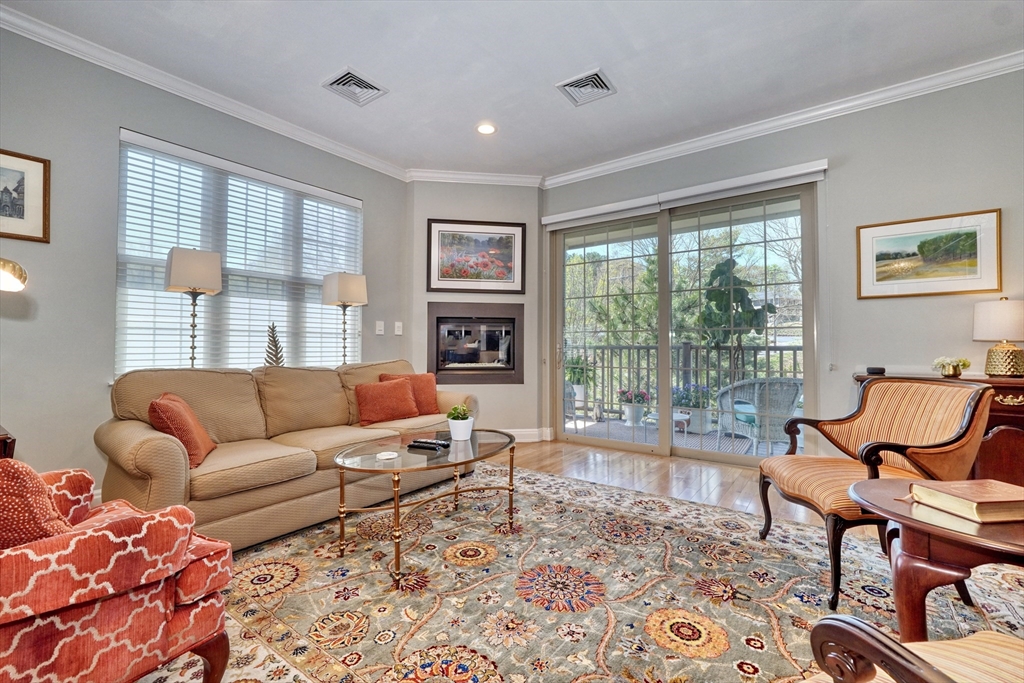 59 Walpole Street, Canton, Massachusetts, 2 Bedrooms Bedrooms, 4 Rooms Rooms,2 BathroomsBathrooms,Residential,For Sale,Walpole Street,73388229