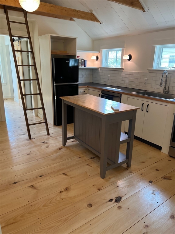 4 Haskell St, Gloucester, Massachusetts, 1 Bedroom Bedrooms, 4 Rooms Rooms,1.5 BathroomsBathrooms,Residential Lease,For Rent,Haskell St,73413430