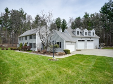 391 Concord Rd, Marlborough, Massachusetts, 4 Bedrooms Bedrooms, 10 Rooms Rooms,3 BathroomsBathrooms,Residential,For Sale,Concord Rd,73363998